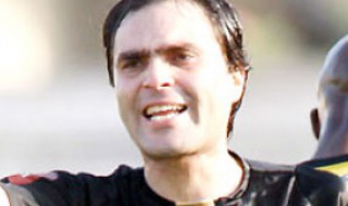 Протестиращи хванаха футболни съдии за заложници