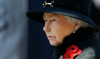 6 месеца затвор за мъж, осквернил портрет на английската кралица