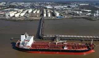 Корабоплаването през Ормузкия проток остава силно ограничено