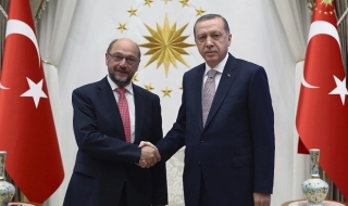 ЕП призова ЕС временно да замрази преговорите за присъединяване с Турция