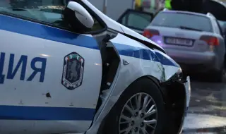 Дрогиран 20-годишен без книжка потроши полицейска кола след гонка 