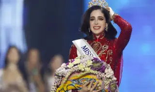 Мис Вселена 2025 се строполи по време на парад пред хиляди присъстващи (ВИДЕО)