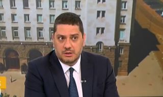 Гаджев: Позицията на правителството е като лешояд над украинското страдание