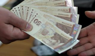 Българинът харчи половината заплата за наеми, сметки и храна