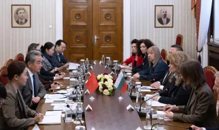 Йотова и Ван И обсъдиха нови стъпки за сътрудничество