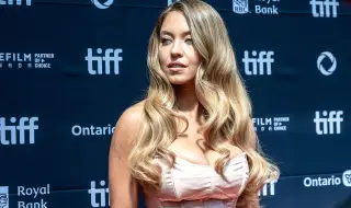 Сцената на Сидни Суини от "Еуфория", която взриви интернет: гола и увита в змия (ВИДЕО 18+)