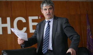 Искат семеен отпуск и право на отсъствие от работа