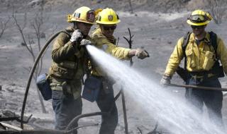 Загасиха огромния пожар в Лос Анджелис