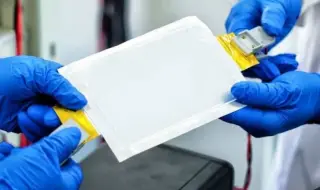 Нова литиева батерия с рекордна енергийна плътност ще промени електрическите автомобили завинаги