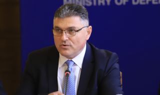Каракачанов и Панайотов в спор за бойни машини