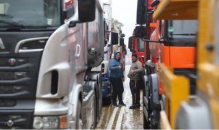 Пътните фирми протестират на 20 места в страната