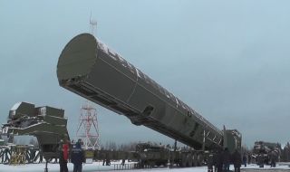 Русия отново размаха тоягата! Москва разгръща междуконтинентални балистични ракети "Сармат" с ядрени бойни глави