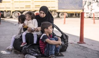 Франция репатрира 40 деца и 15 жени от сирийски лагери за джихадисти 