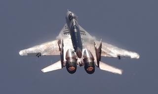 МиГ-31 се приземи с горящ двигател