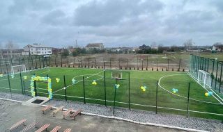 Майката на загинал украински войник построи спортна площадка с парите за смъртта му