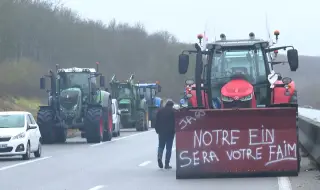 Белгийски фермери със 100 трактора блокираха четирите главни магистрали в страната ВИДЕО