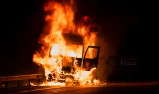 Тир се запали в движение на пътя Ямбол - Елхово