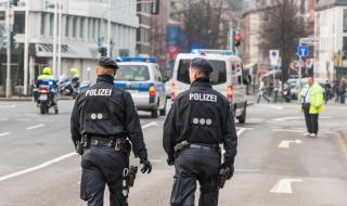 Изверг подпали двама бездомници