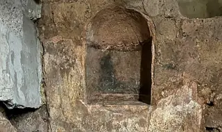 Откриха римски домашен олтар от II век при разкопки в Кьолн