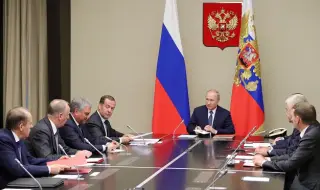 Временна отмяна на ограниченията! САЩ ще допуснат свитата на Путин в Аляска