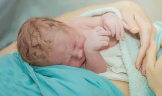 Почти половината жени раждат със секцио