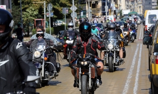 Мотористи се събраха отново пред турското посолство в София