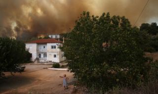 Гърция се бори със 154 пожара, 64 от тях продължават да горят