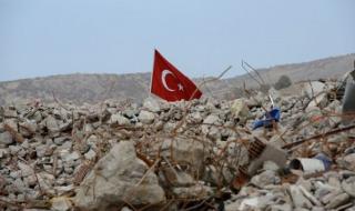 Петима цивилни убити при взрив в Турция