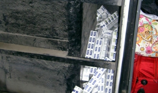 В Русе хванаха цигари, скрити в тоалетна на автобус