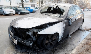 Автомобил със софийска регистрация горя в Бургас