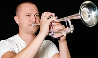 Гъмзата сподели стара семейна рецепта за греяна ракия (ВИДЕО)