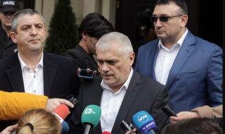 Министър Радев: Уволнени са двама шефове на аерогарите