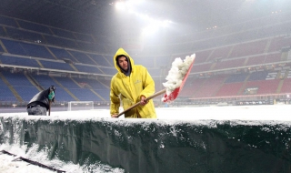 Играч на Интер си взе неочаквана ледена баня (видео)