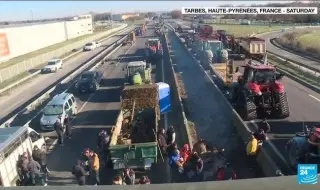 Disgruntled French farmers protest across the country 