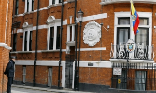 Край на „обсадата“ пред еквадорското посолство в Лондон