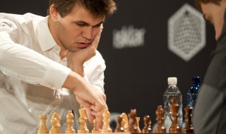 Магнус Карлсен отново световен шампион по шах