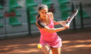  Шиникова се класира за четвъртфинали на двойки