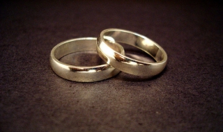 Двама мъже се договориха да сключат брак с една и съща жена