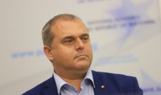 Искрен Веселинов: Натискът не трябваше да е върху България, а върху РСМ
