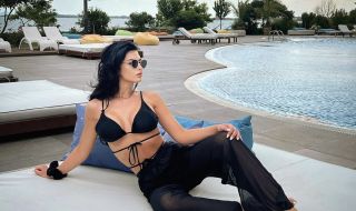 Папараци изловиха Мис България 2020 без горнище на плажа (СНИМКИ 18+)