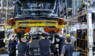 Новата ера при камионите Mercedes продължава