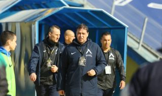 Левски спаси лиценза си за новия сезон, след като се разплати с Петър Хубчев