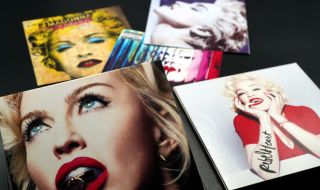 Мадона с поредна провокативна еротична фотосесия (СНИМКИ)