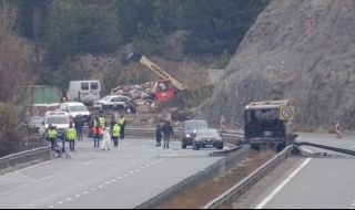 Продължава разследването на трагедията край Боснек