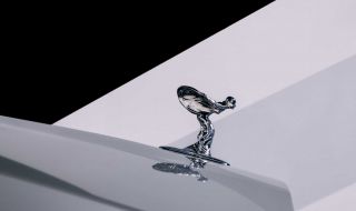 Защо Rolls-Royce промени легендарната си емблема?