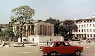 10.7.1949 г. – Построен е мавзолеят на Георги Димитров