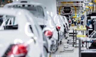 Европейските автомобилни заводи възобновяват производството