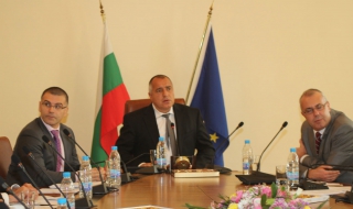 Назначиха трима областни управители