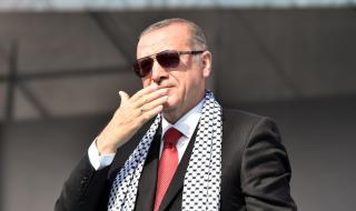 Докато Ердоган пирува - как Турция затъва