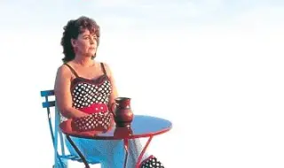 Почина британската актриса Полин Колинс, изиграла култовата домакиня Шърли Валънтайн